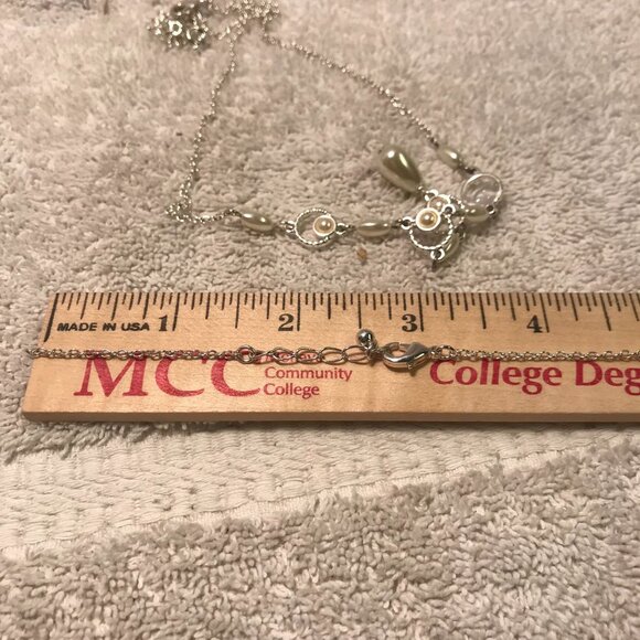 Avon Merryl 3 Piece Gift Set - Silver & Pearl Necklace Bracelet & Earrings - Picture 15 of 16